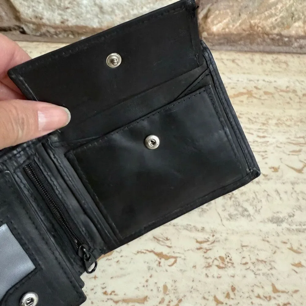 Black leather Men’s bifold wallet Mclean leather center *please read description